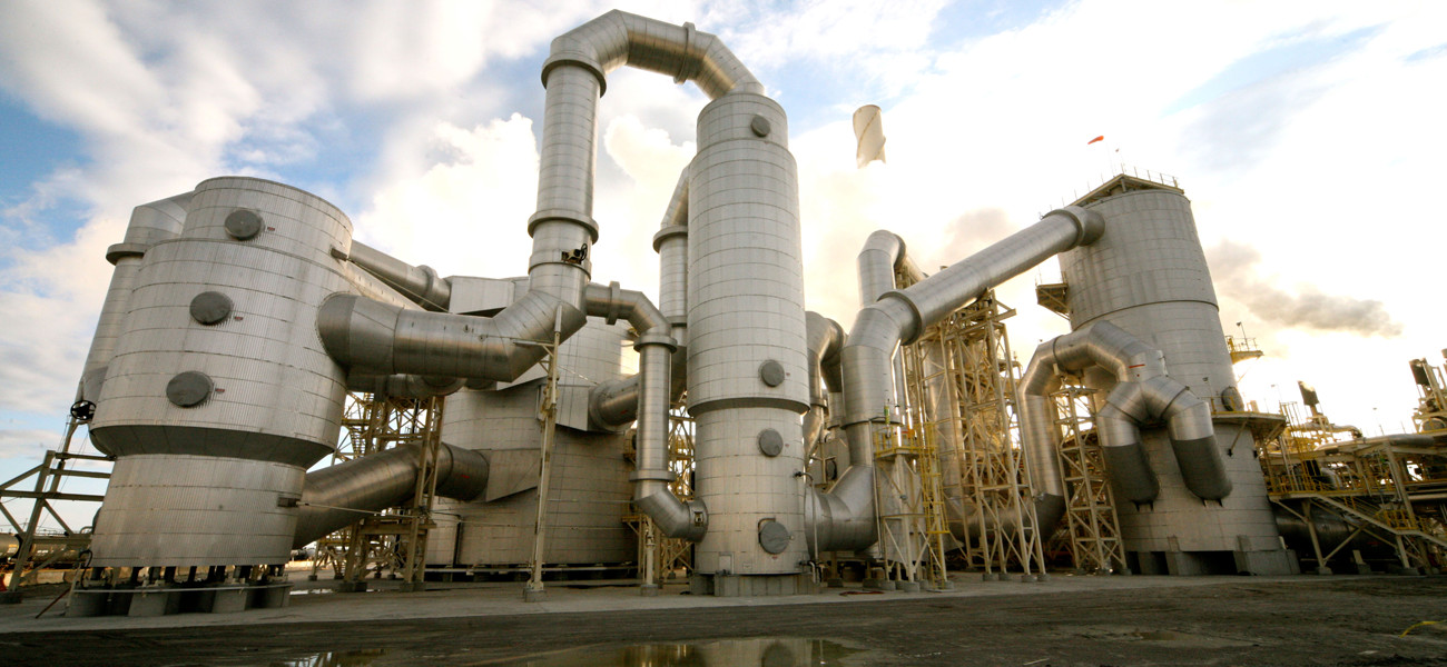 Sulfuric acid plant exterior